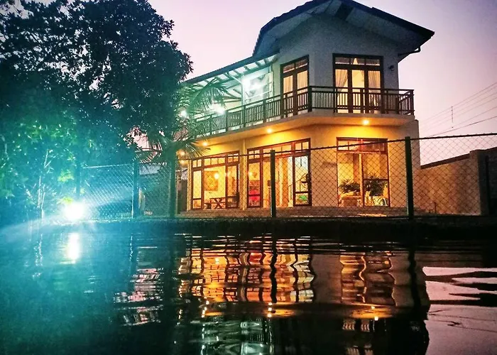Aurora Lagoon Front
